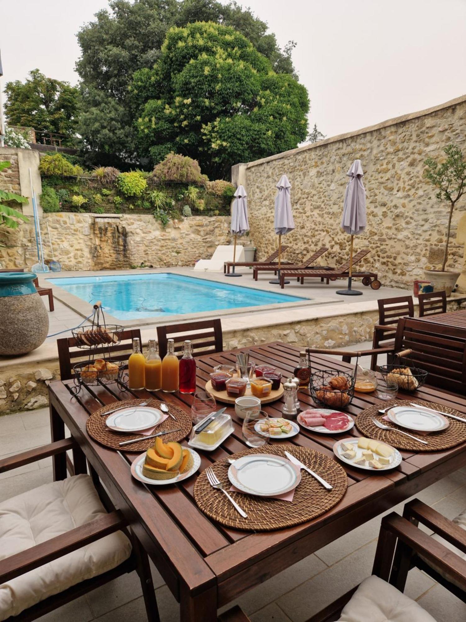 La Maison De Livia, Gite, Chambres Et Table D'Hotes, Entre Uzes Et Nimes Sauzet  Kültér fotó