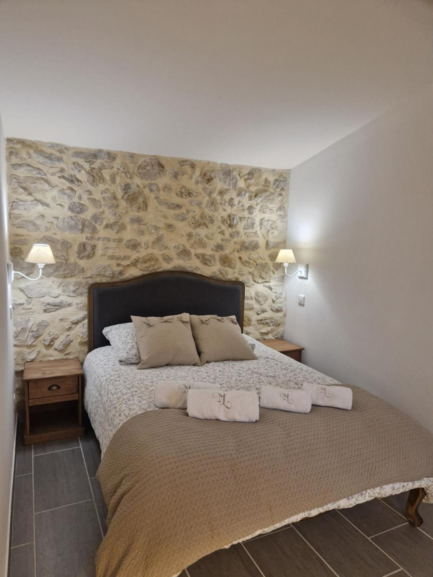La Maison De Livia, Gite, Chambres Et Table D'Hotes, Entre Uzes Et Nimes Sauzet  Kültér fotó